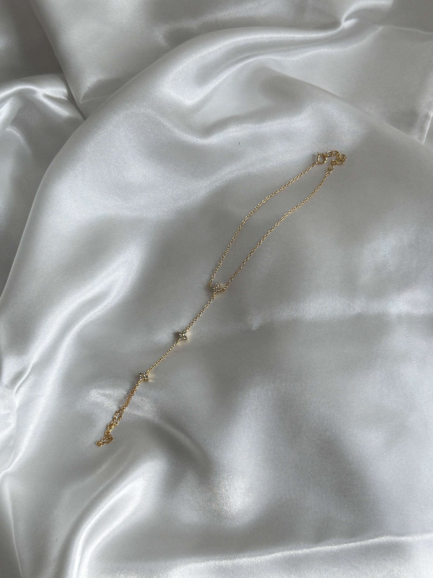 Kora Flower Rhinestone Handchain