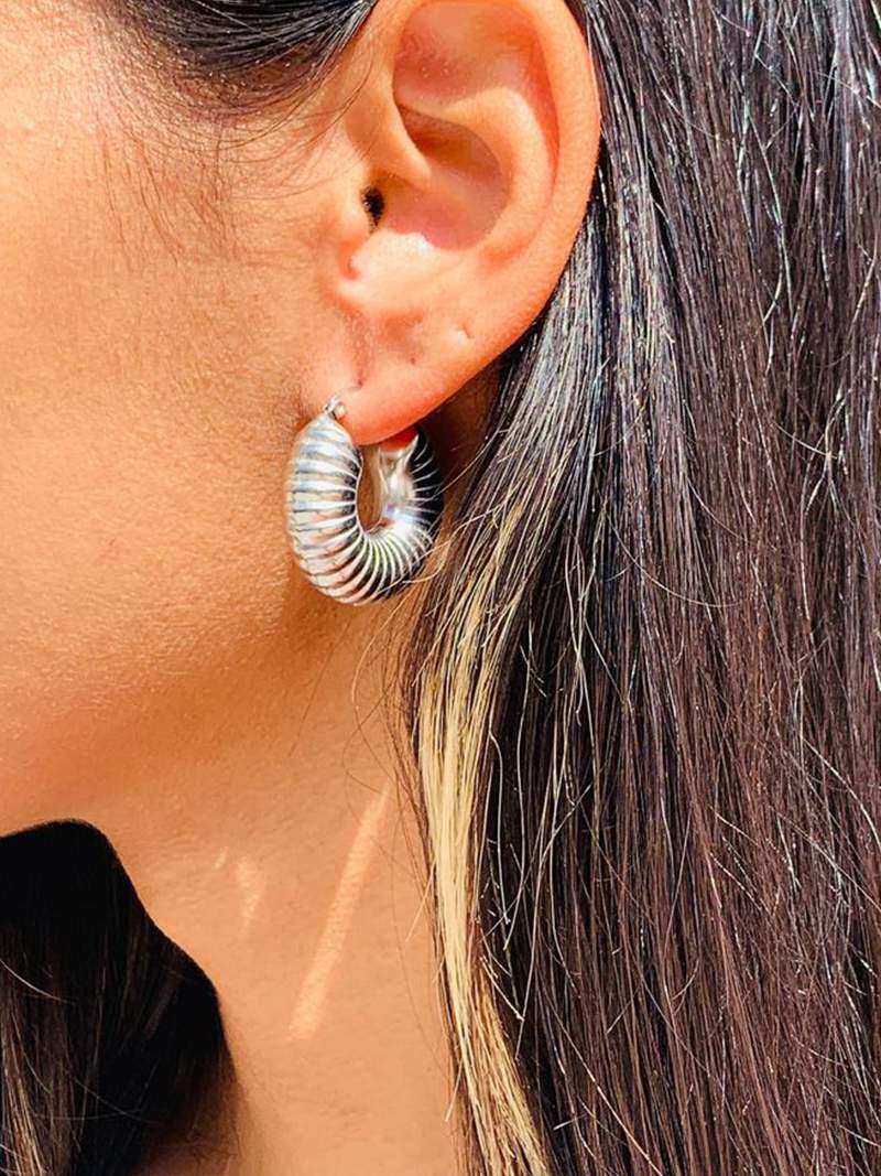 Lynn Ribbed Hoops
