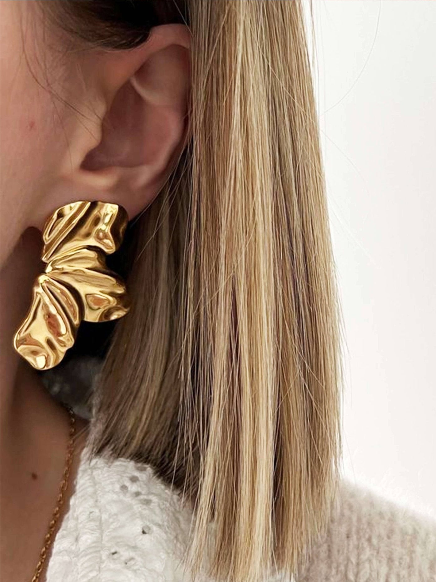 Mina Flower Petal Earrings