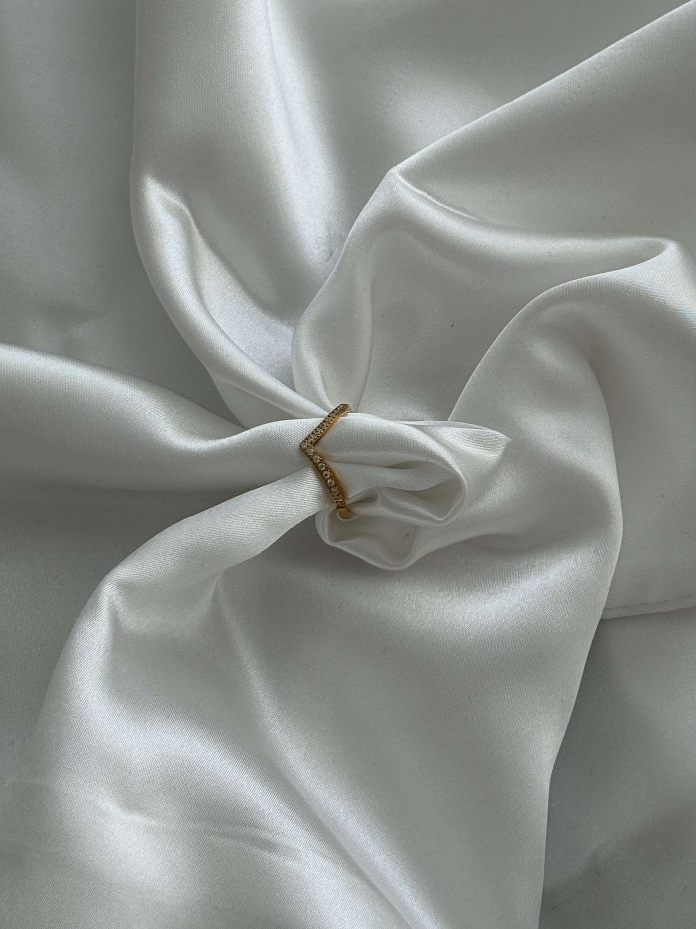 Zahra V-Cut Rhinestone Band Ring